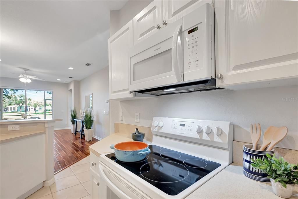 For Sale: $255,000 (2 beds, 2 baths, 1215 Square Feet)