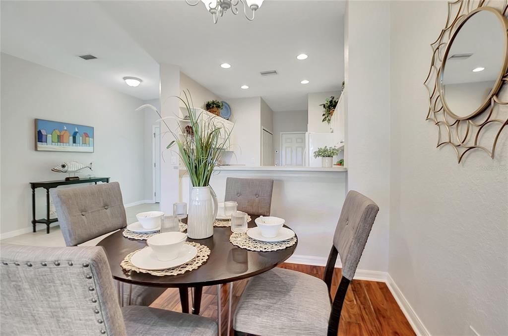 For Sale: $255,000 (2 beds, 2 baths, 1215 Square Feet)