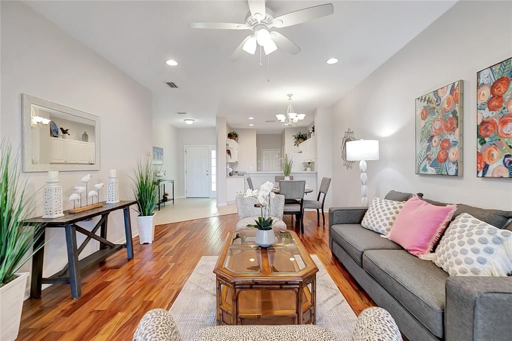 For Sale: $255,000 (2 beds, 2 baths, 1215 Square Feet)