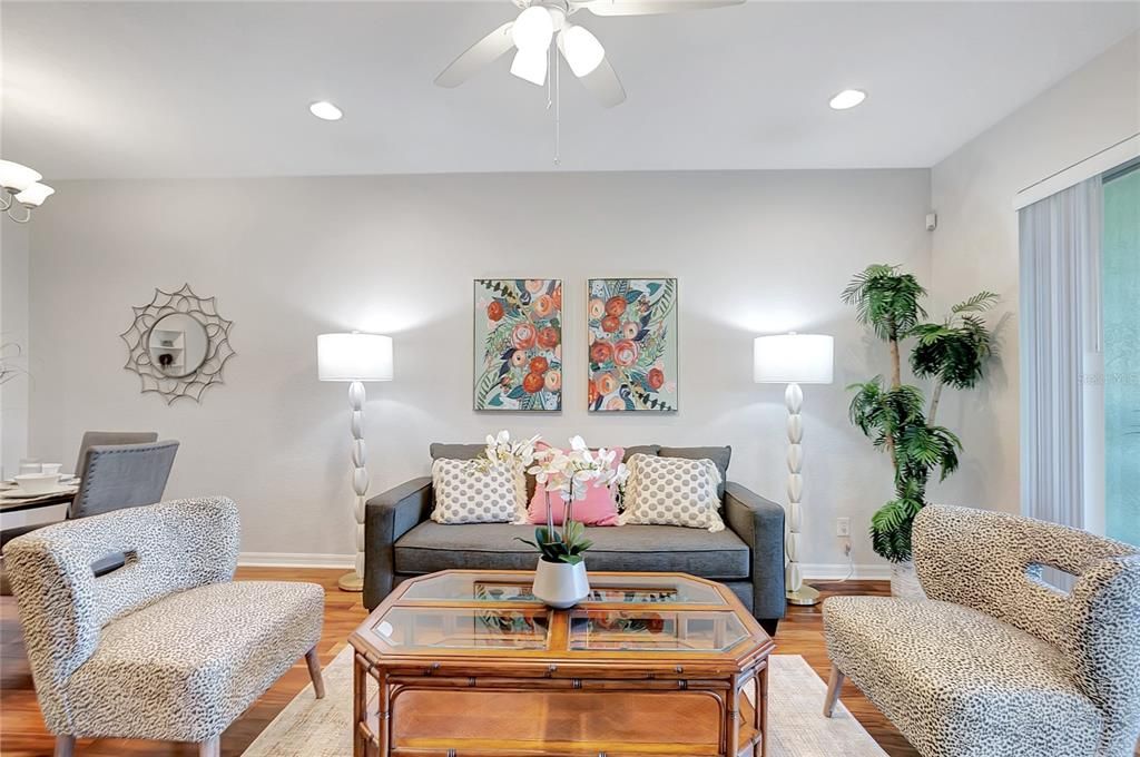 For Sale: $255,000 (2 beds, 2 baths, 1215 Square Feet)