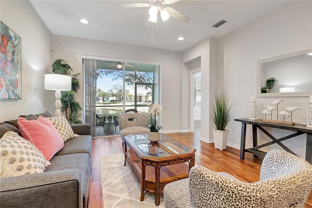 For Sale: $255,000 (2 beds, 2 baths, 1215 Square Feet)