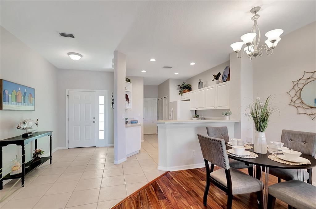 For Sale: $255,000 (2 beds, 2 baths, 1215 Square Feet)