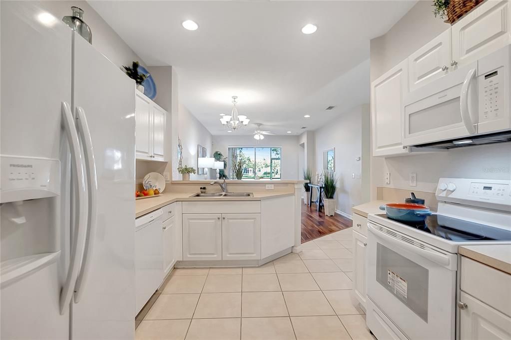 For Sale: $255,000 (2 beds, 2 baths, 1215 Square Feet)