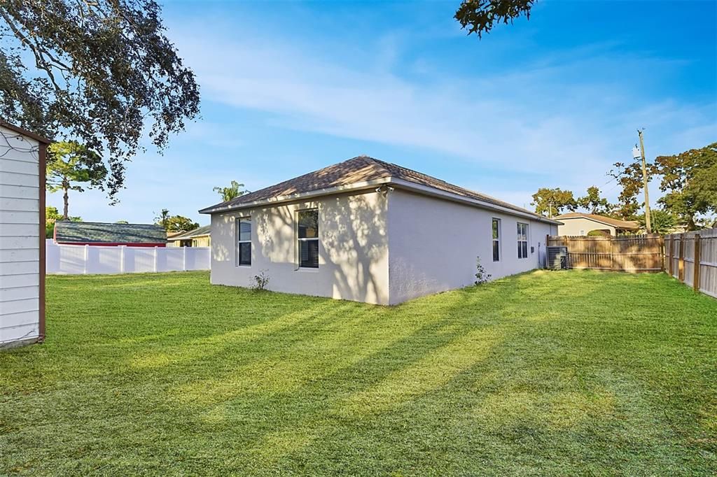 На продажу: $300,000 (4 спален, 2 ванн, 1746 Квадратных фут)