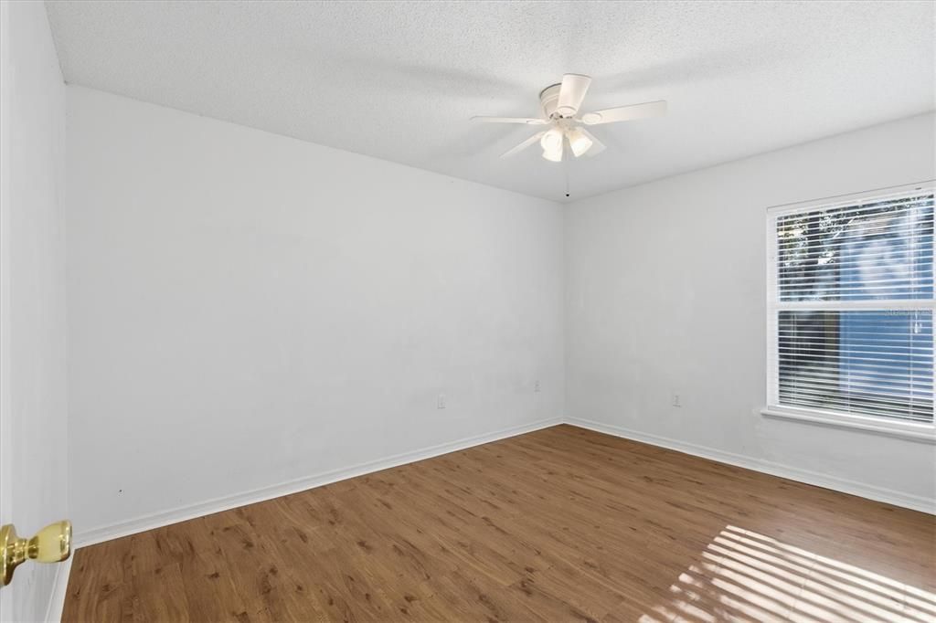 На продажу: $300,000 (4 спален, 2 ванн, 1746 Квадратных фут)