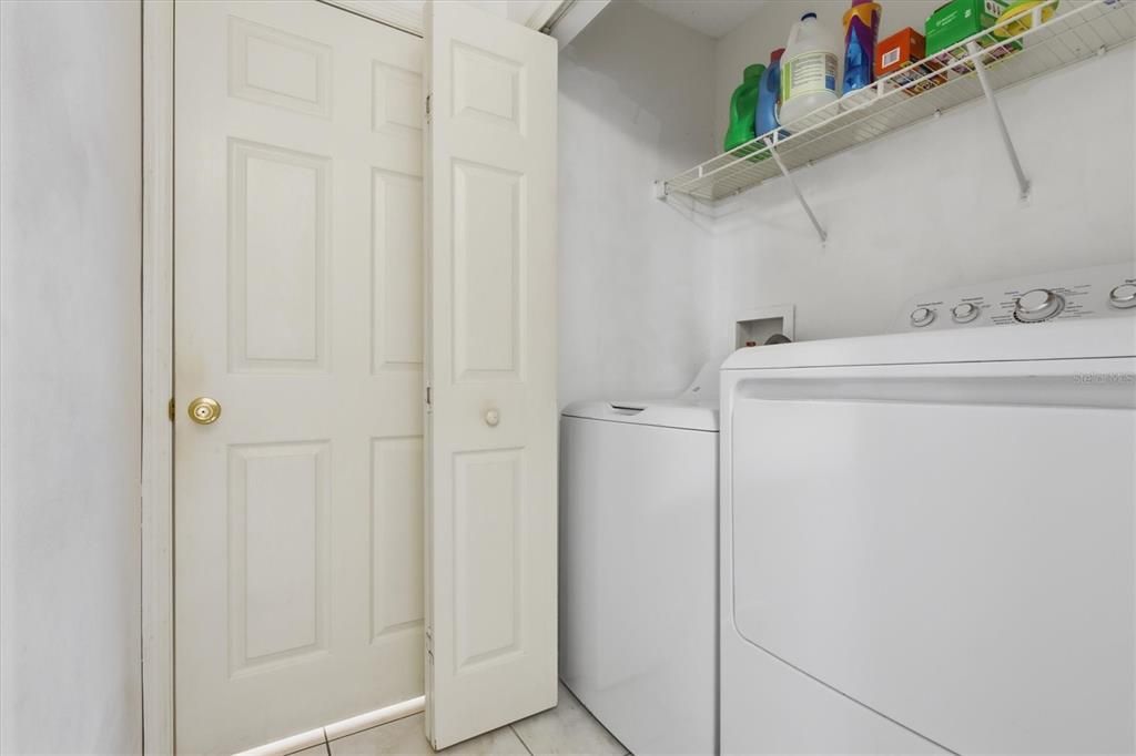 На продажу: $300,000 (4 спален, 2 ванн, 1746 Квадратных фут)