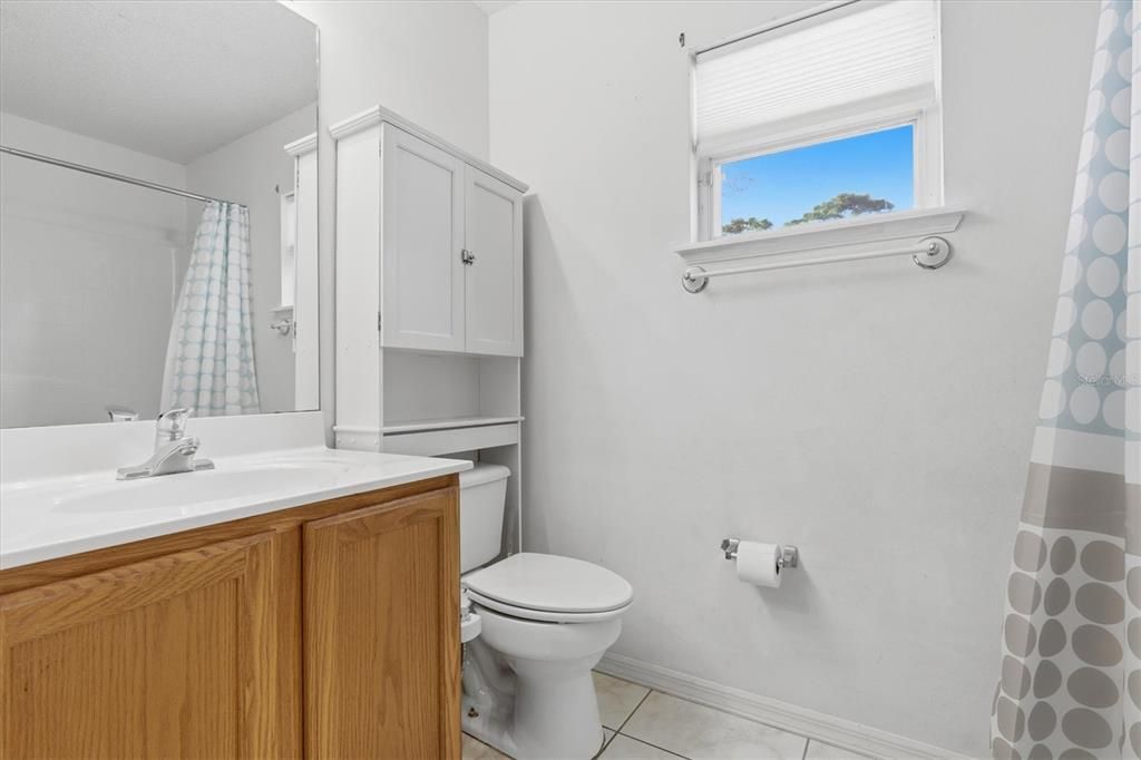 На продажу: $300,000 (4 спален, 2 ванн, 1746 Квадратных фут)