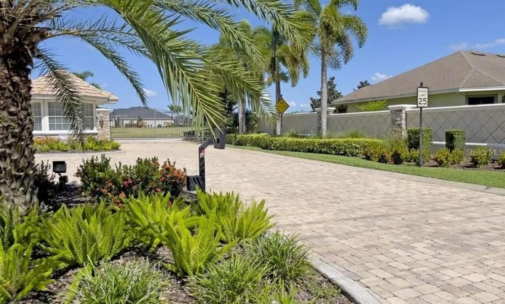 待售: $100,000 (0.44 acres)