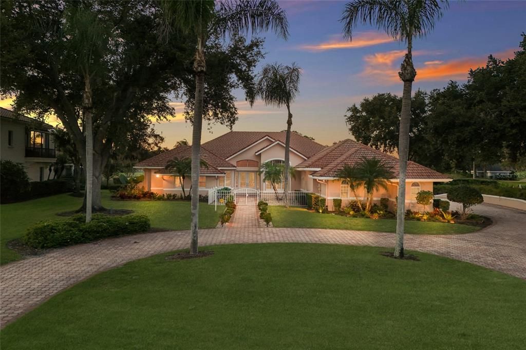 For Sale: $1,825,000 (4 beds, 3 baths, 4095 Square Feet)