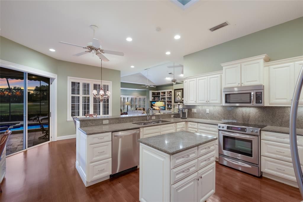 For Sale: $1,825,000 (4 beds, 3 baths, 4095 Square Feet)