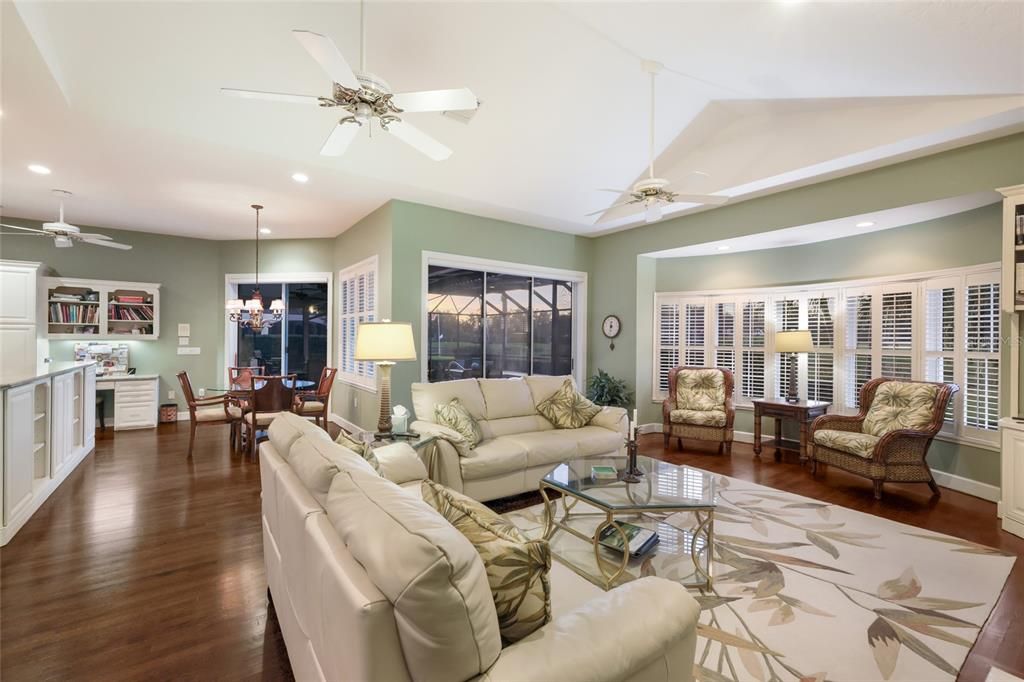 For Sale: $1,825,000 (4 beds, 3 baths, 4095 Square Feet)