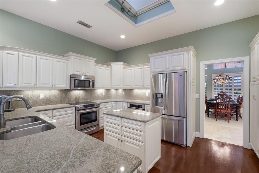 For Sale: $1,825,000 (4 beds, 3 baths, 4095 Square Feet)