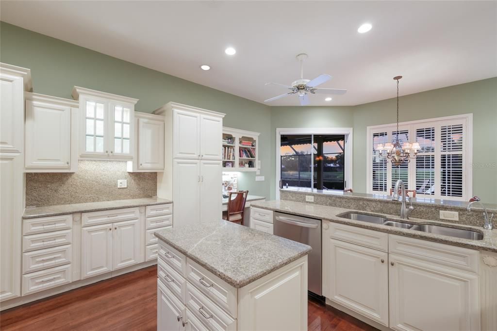 For Sale: $1,825,000 (4 beds, 3 baths, 4095 Square Feet)