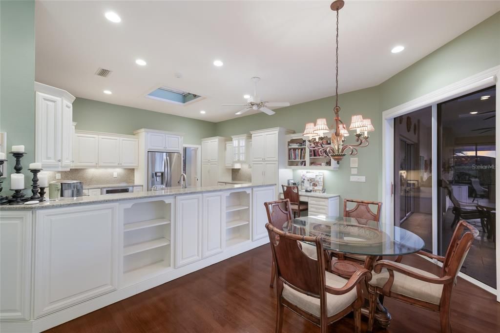 For Sale: $1,825,000 (4 beds, 3 baths, 4095 Square Feet)