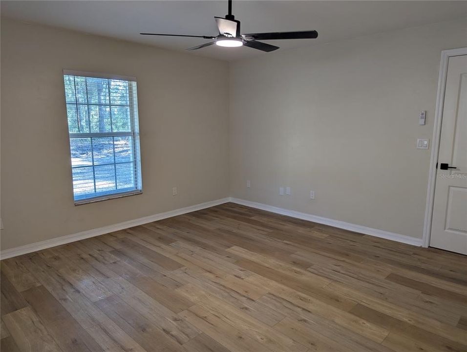 For Sale: $375,000 (3 beds, 2 baths, 1600 Square Feet)