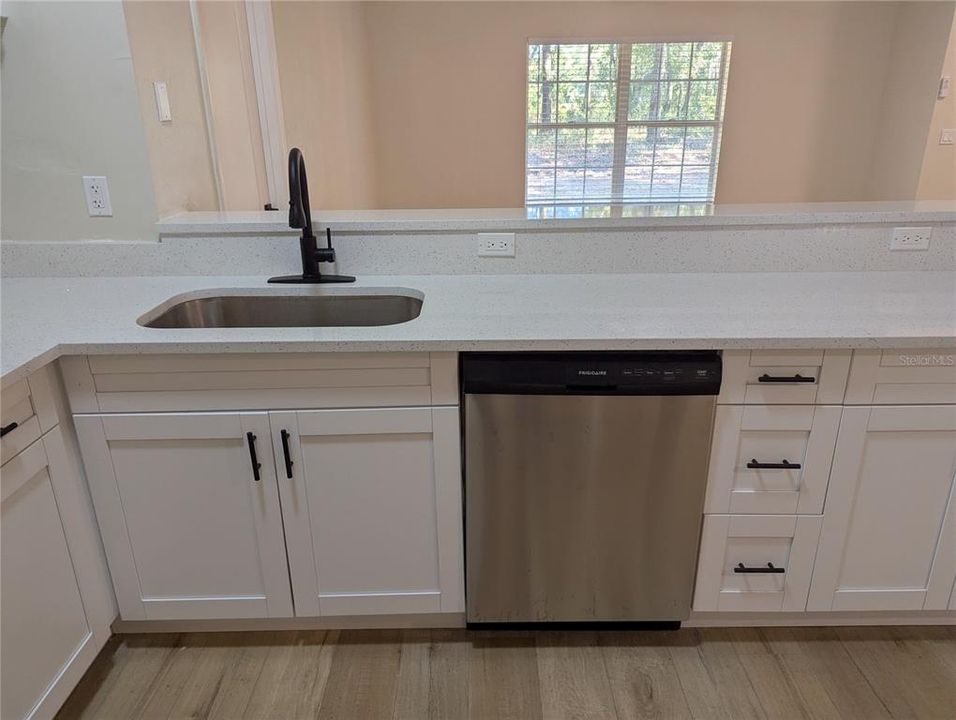 For Sale: $375,000 (3 beds, 2 baths, 1600 Square Feet)