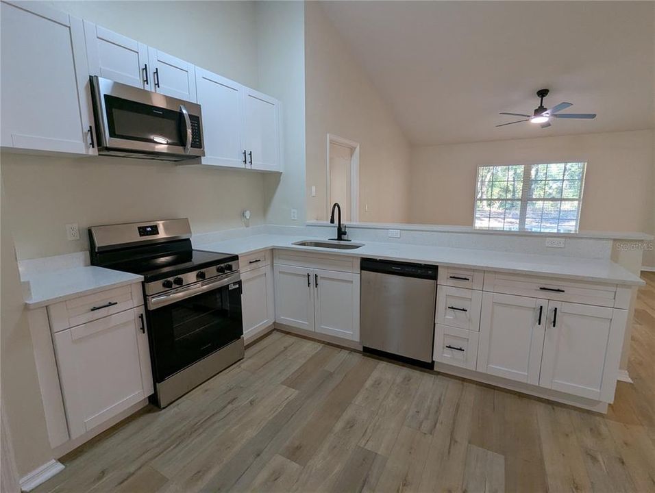 For Sale: $375,000 (3 beds, 2 baths, 1600 Square Feet)