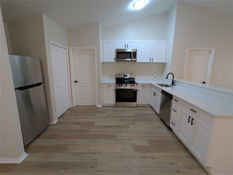 For Sale: $375,000 (3 beds, 2 baths, 1600 Square Feet)