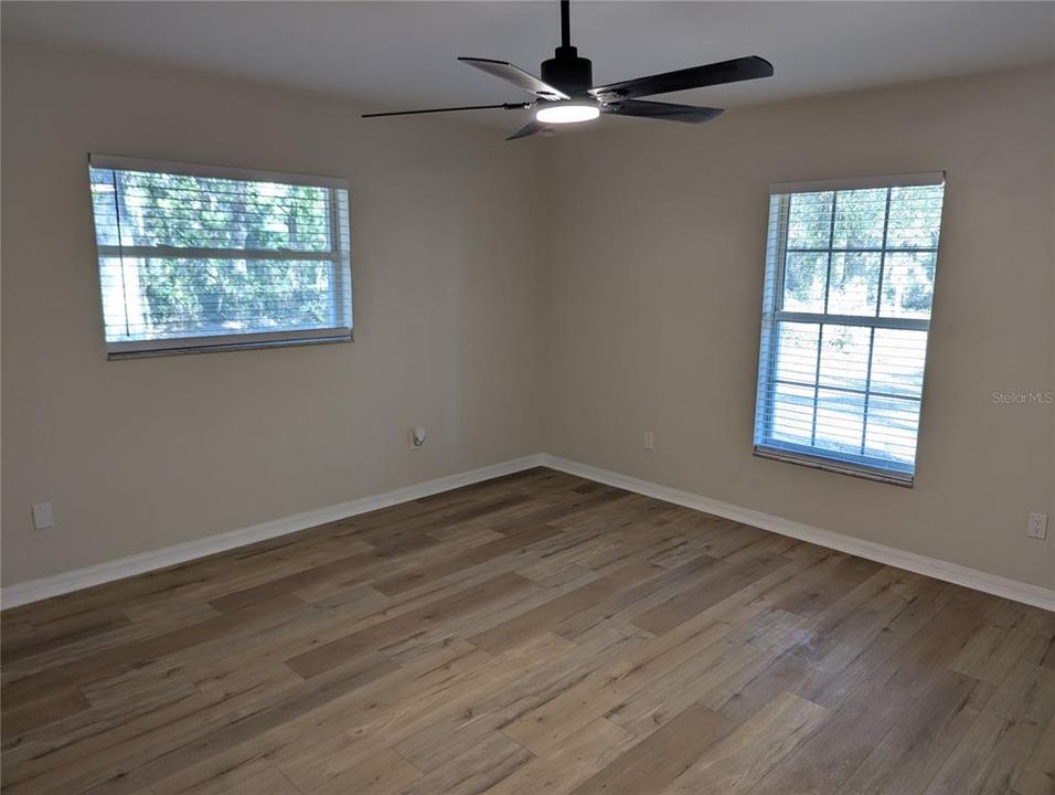 For Sale: $375,000 (3 beds, 2 baths, 1600 Square Feet)