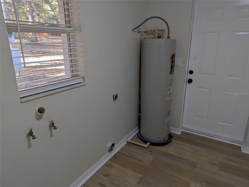 For Sale: $375,000 (3 beds, 2 baths, 1600 Square Feet)