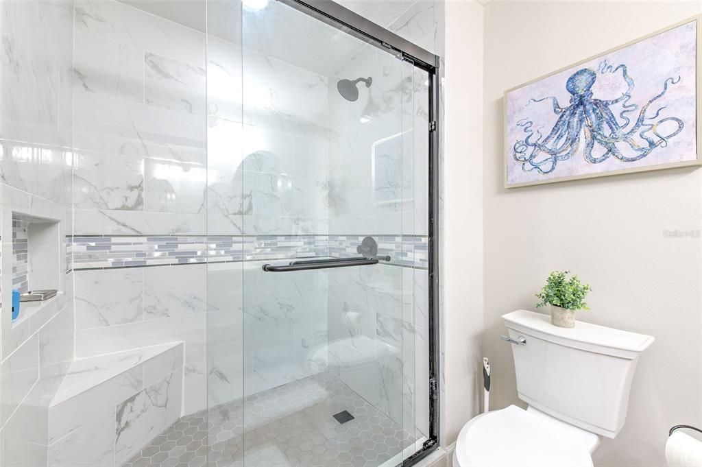 合同活跃: $2,400 (1 贝兹, 1 浴室, 964 平方英尺)