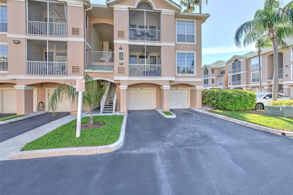 合同活跃: $2,400 (1 贝兹, 1 浴室, 964 平方英尺)