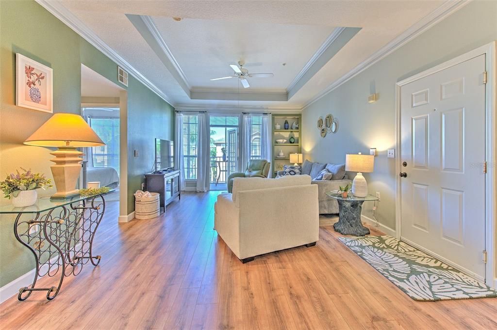 合同活跃: $2,400 (1 贝兹, 1 浴室, 964 平方英尺)