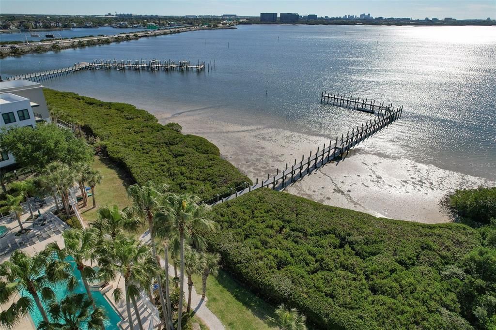 合同活跃: $2,400 (1 贝兹, 1 浴室, 964 平方英尺)