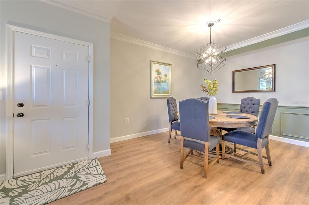 合同活跃: $2,400 (1 贝兹, 1 浴室, 964 平方英尺)