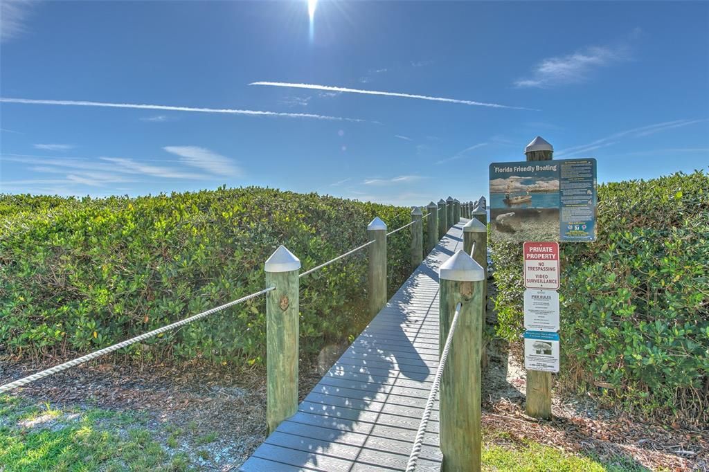 合同活跃: $2,400 (1 贝兹, 1 浴室, 964 平方英尺)