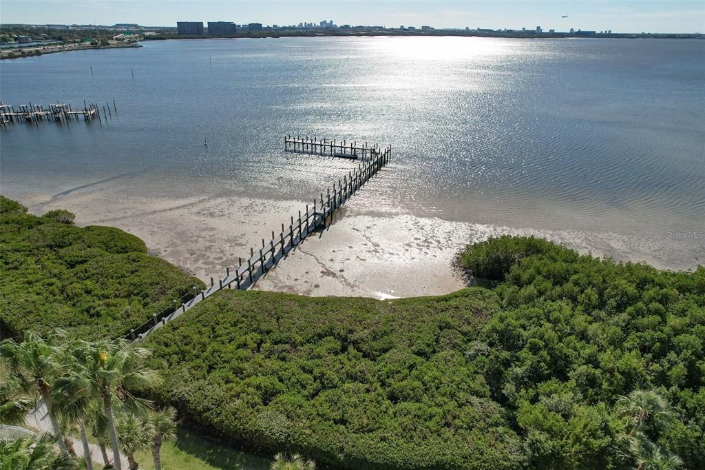 合同活跃: $2,400 (1 贝兹, 1 浴室, 964 平方英尺)