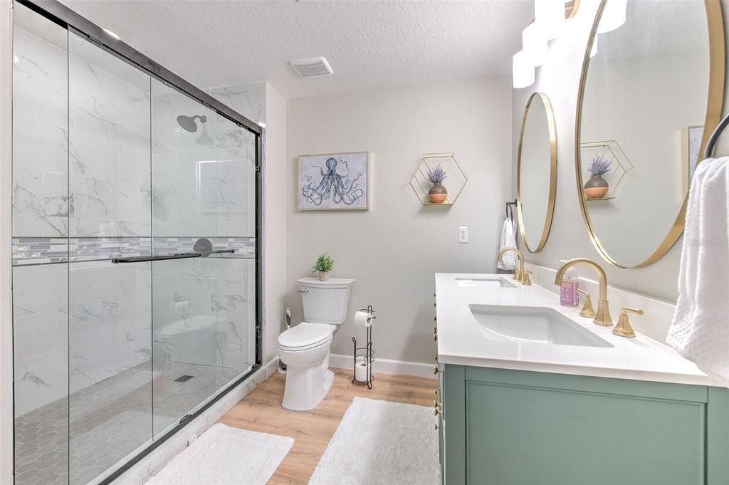 合同活跃: $2,400 (1 贝兹, 1 浴室, 964 平方英尺)