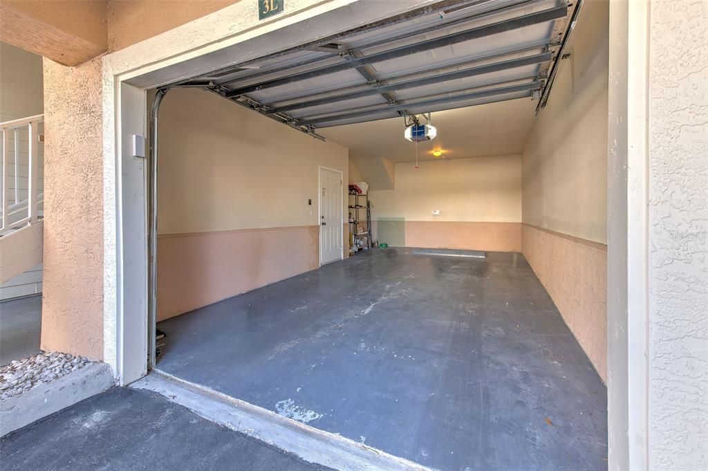 合同活跃: $2,400 (1 贝兹, 1 浴室, 964 平方英尺)