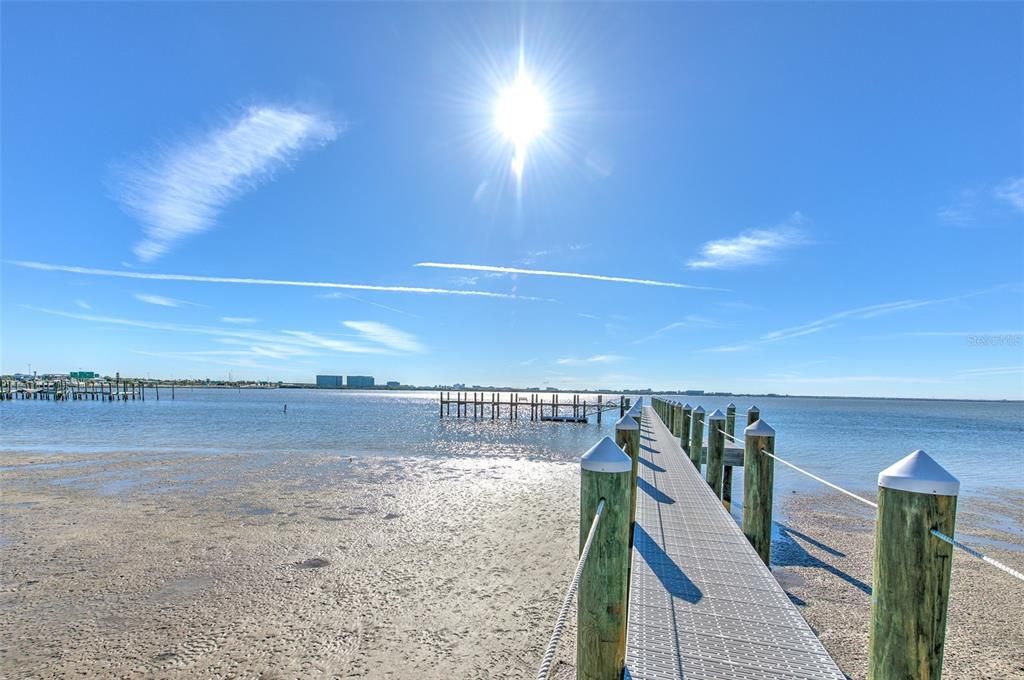 合同活跃: $2,400 (1 贝兹, 1 浴室, 964 平方英尺)