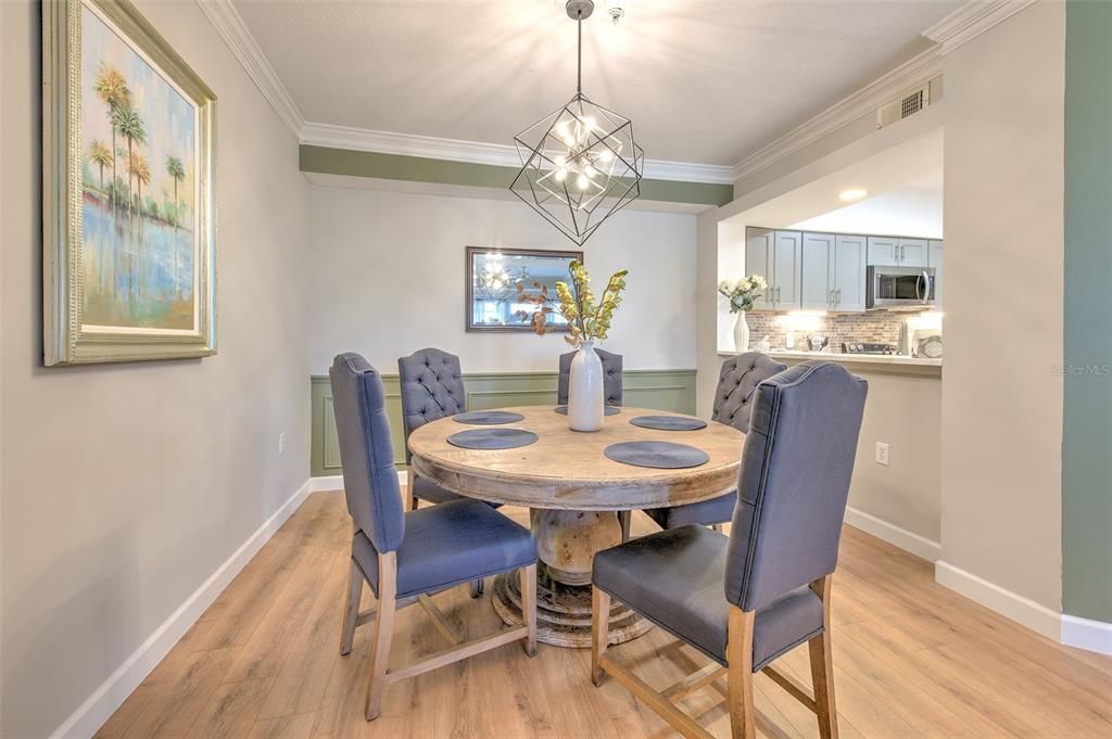 合同活跃: $2,400 (1 贝兹, 1 浴室, 964 平方英尺)