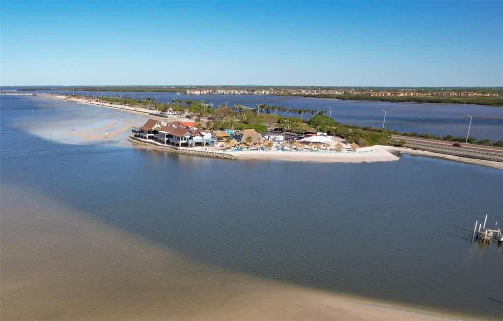 合同活跃: $2,400 (1 贝兹, 1 浴室, 964 平方英尺)