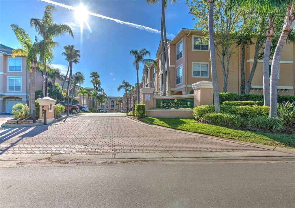 合同活跃: $2,400 (1 贝兹, 1 浴室, 964 平方英尺)