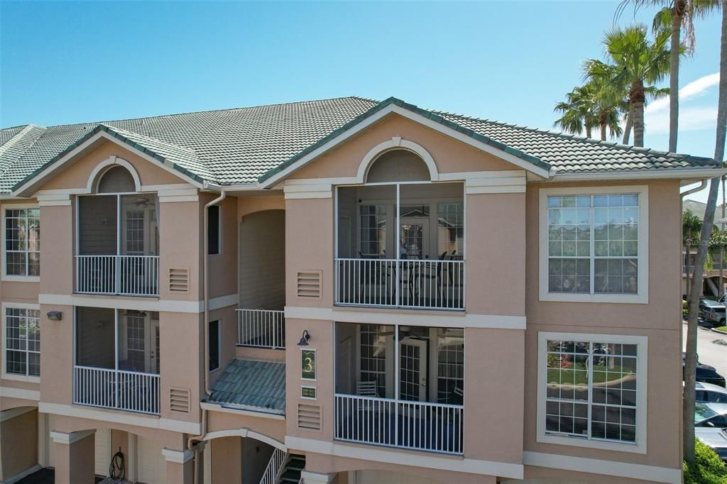 合同活跃: $2,400 (1 贝兹, 1 浴室, 964 平方英尺)