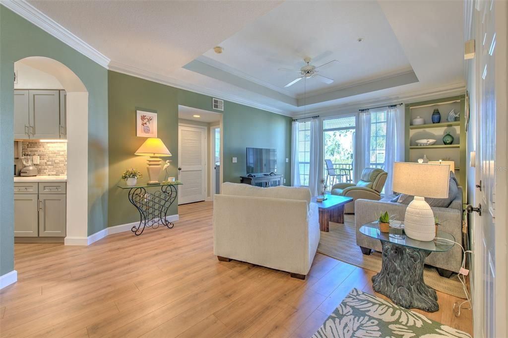 合同活跃: $2,400 (1 贝兹, 1 浴室, 964 平方英尺)