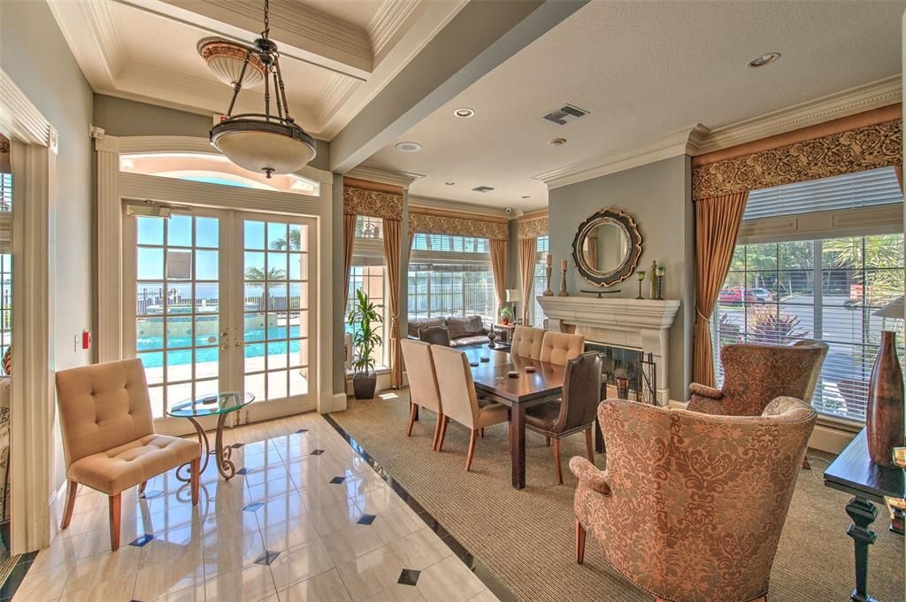 合同活跃: $2,400 (1 贝兹, 1 浴室, 964 平方英尺)