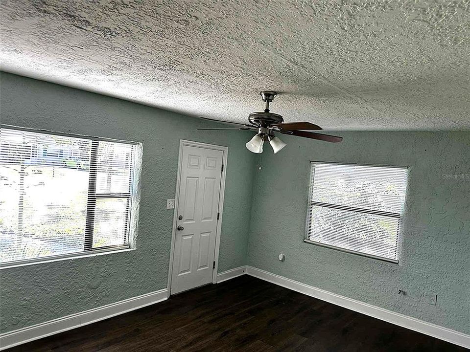 For Sale: $250,000 (3 beds, 2 baths, 1116 Square Feet)