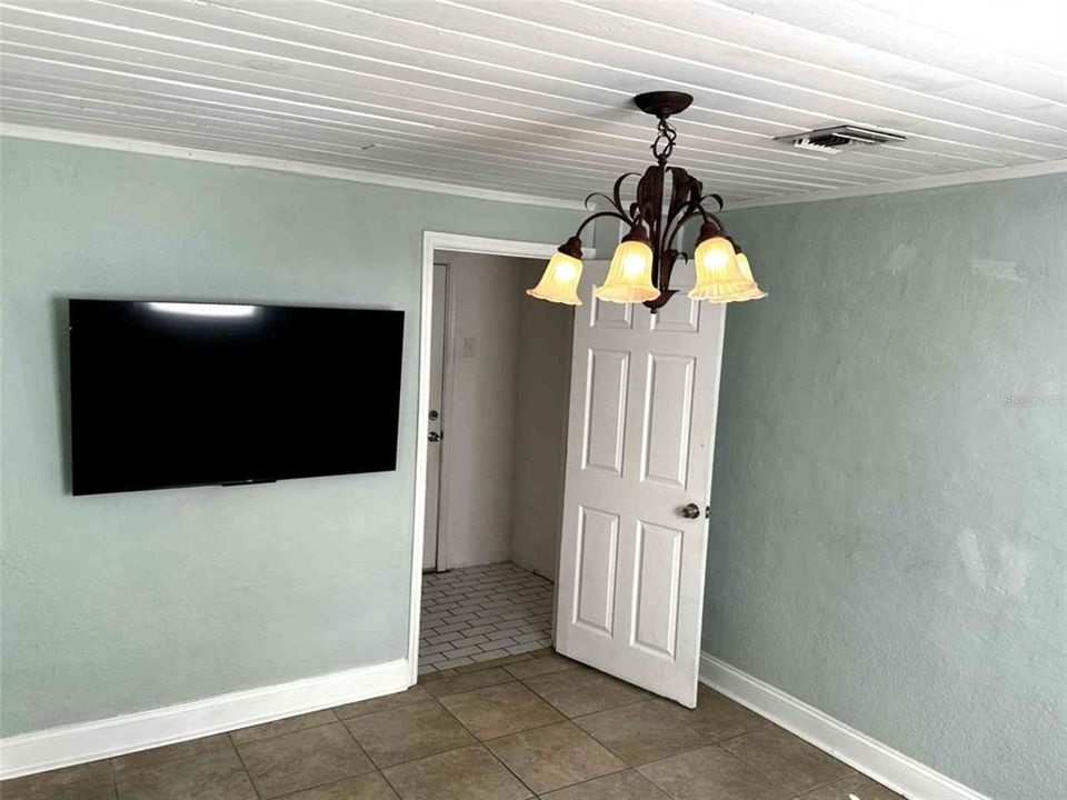 For Sale: $250,000 (3 beds, 2 baths, 1116 Square Feet)