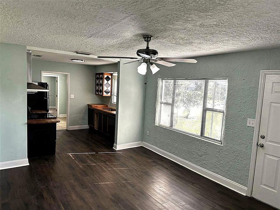 For Sale: $250,000 (3 beds, 2 baths, 1116 Square Feet)