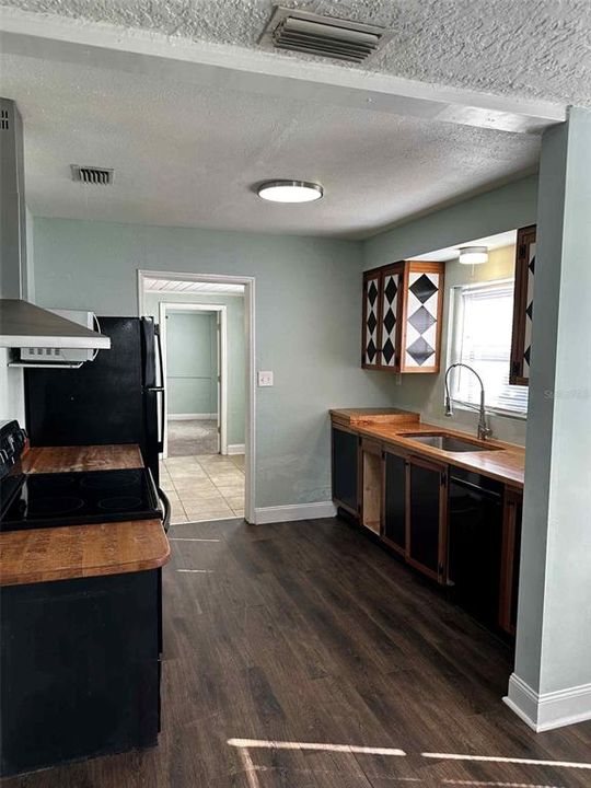 For Sale: $250,000 (3 beds, 2 baths, 1116 Square Feet)