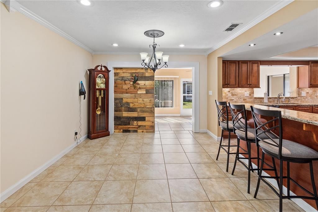 待售: $335,000 (3 贝兹, 2 浴室, 2140 平方英尺)