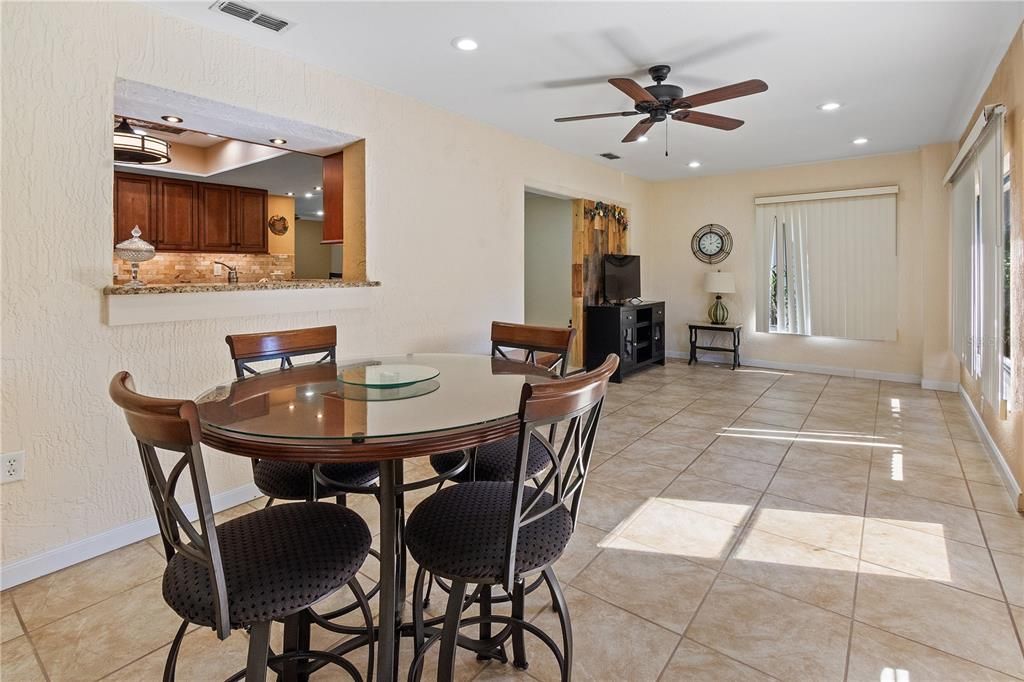 待售: $335,000 (3 贝兹, 2 浴室, 2140 平方英尺)