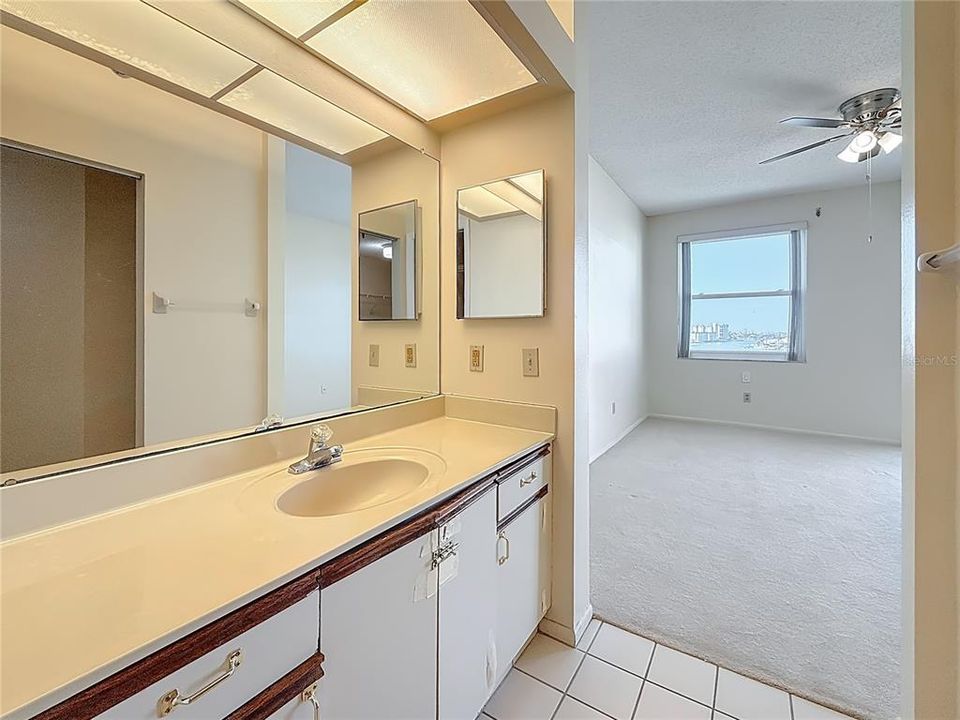 На продажу: $469,900 (2 спален, 2 ванн, 1145 Квадратных фут)