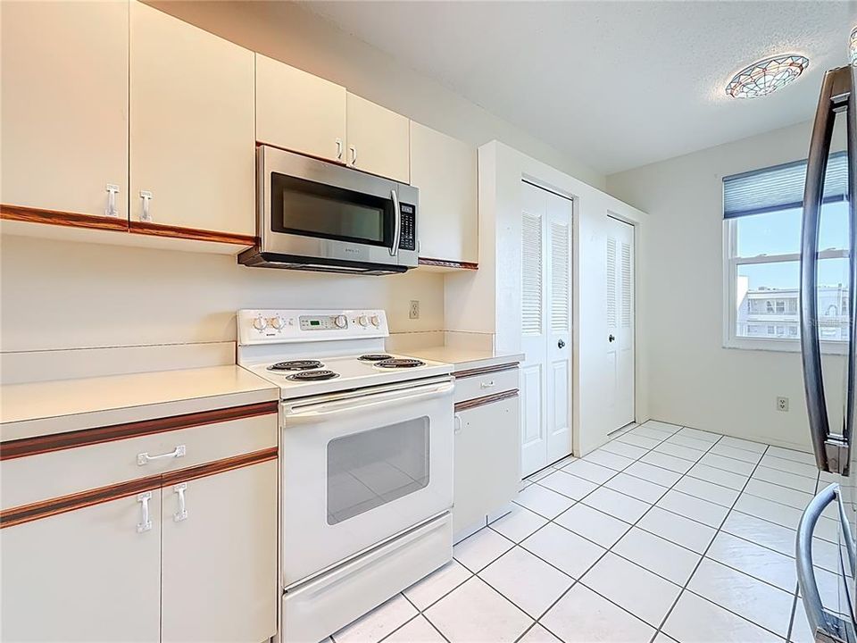 На продажу: $469,900 (2 спален, 2 ванн, 1145 Квадратных фут)