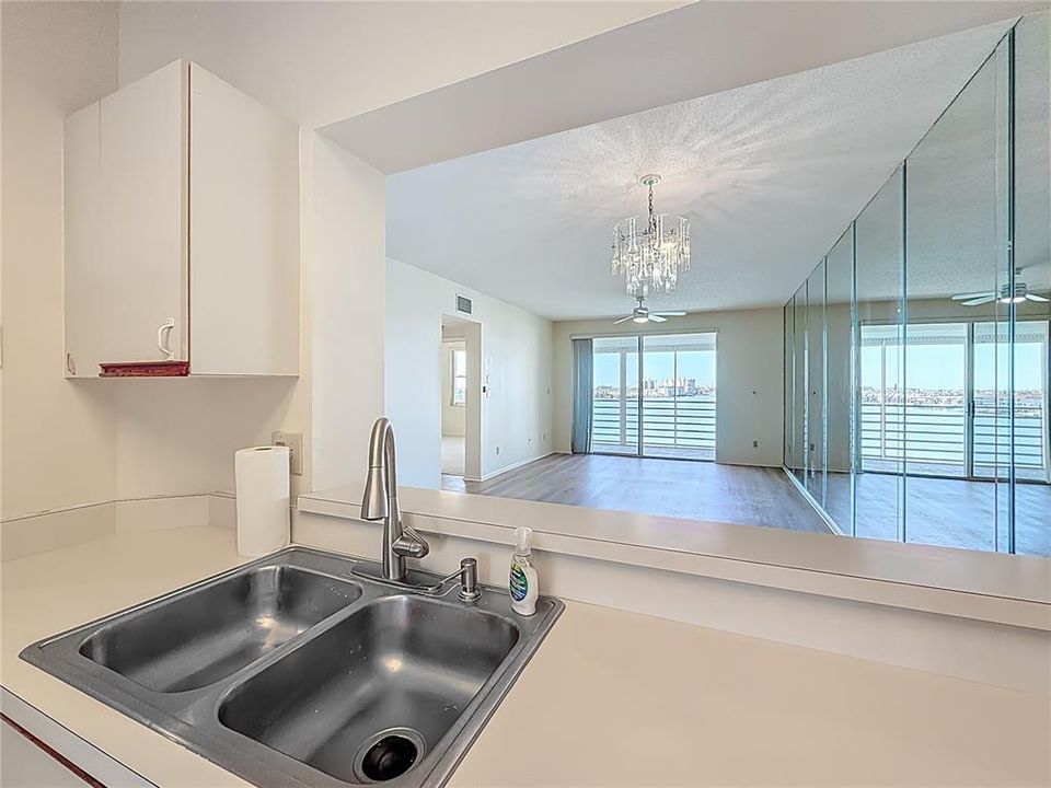 На продажу: $469,900 (2 спален, 2 ванн, 1145 Квадратных фут)