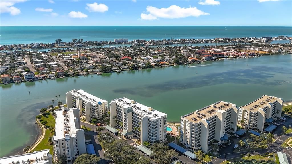 На продажу: $469,900 (2 спален, 2 ванн, 1145 Квадратных фут)